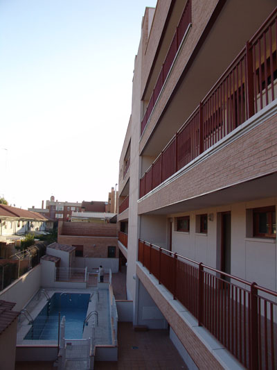 Edificio entre medianerÃ­as de 31 viviendas en Calle Cedra. Getafe.