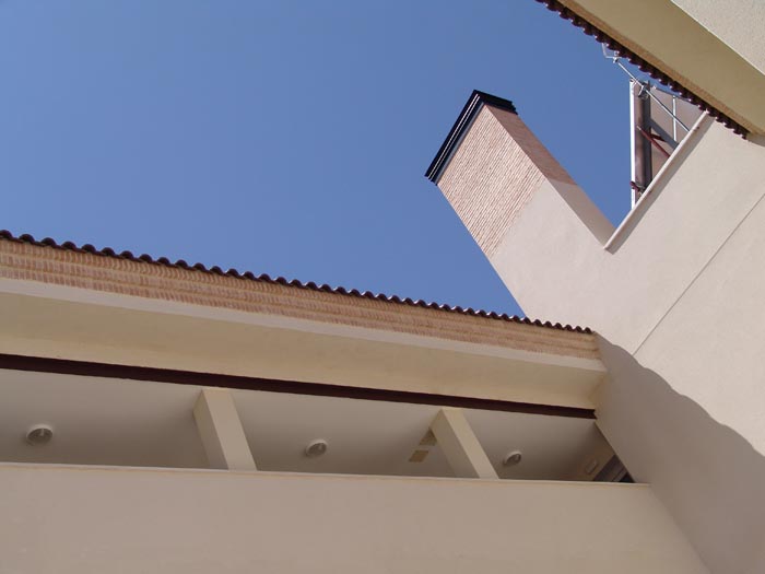 Edificio entre medianerias de 18 viviendas y 3 oficinas en Calle HerrerÃ­as. El Viso de San Juan.