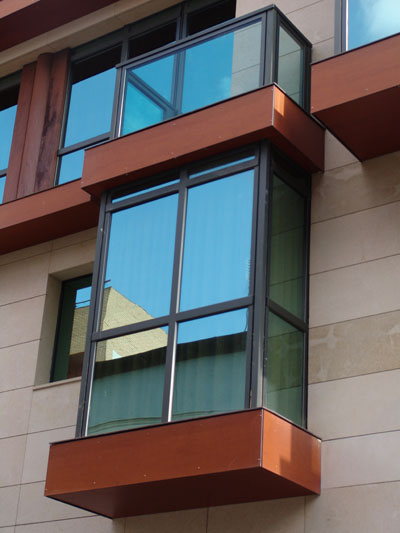 Edificio entre medianerÃ­as de 9 viviendas en Calle JeromÃ­n. LeganÃ©s.