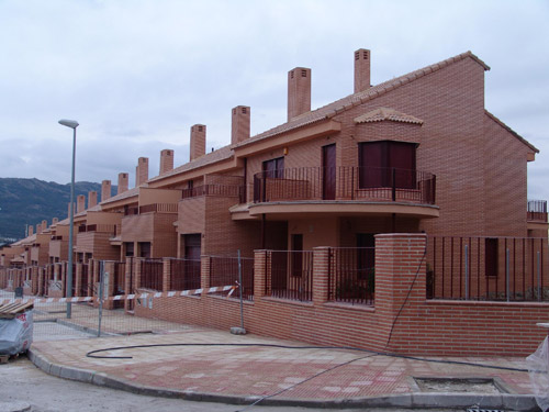 18 Viviendas unifamiliares adosadas y pareadas en Las Camachas. Moralzarzal.