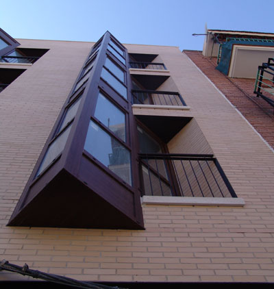 Edificio entre medianerÃ­as de 7 viviendas en Calle Palomares. Villaverde Alto. 