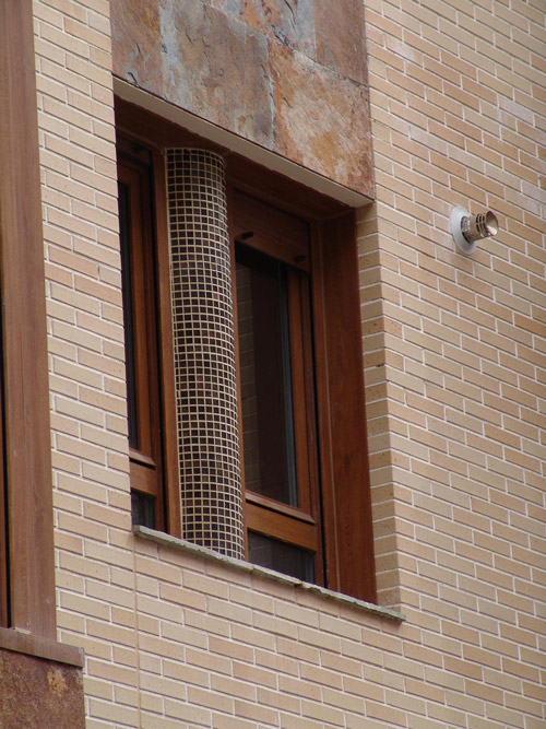Edificio entre medianerÃ­as de 20 viviendas en Calle Sevilla. Vereda de los Estudiantes. LeganÃ©s.