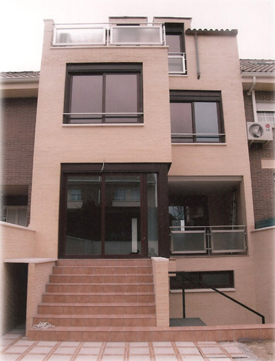 Vivienda unifamiliar adosada en Calle Las Hayas. El campo de tiro. LeganÃ©s.